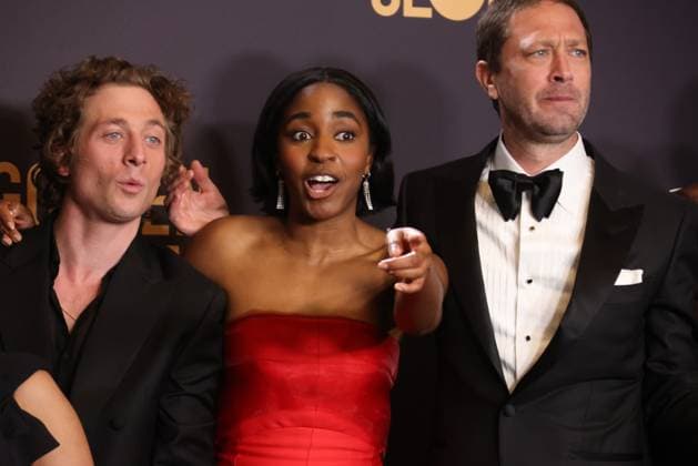 January 7, 2024, Beverly Hills, CA, USA: (L-R) Jeremy Allen White, Ayo Edebiri, and Ebon Moss-Bachrach, winners of the Best Television Series - Musical or Comedy award for The Bear, pose in the press room during the 81st Annual Golden Globe Awards at The Beverly Hilton on January 07, 2024 in Beverly Hills, California. Beverly Hills USA - ZUMAs181 20240107_zea_s181_340 Copyright: xCraSHx