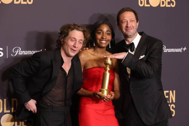 January 7, 2024, Beverly Hills, CA, USA: (L-R) Jeremy Allen White, Ayo Edebiri, and Ebon Moss-Bachrach, winners of the Best Television Series - Musical or Comedy award for The Bear, pose in the press room during the 81st Annual Golden Globe Awards at The Beverly Hilton on January 07, 2024 in Beverly Hills, California. Beverly Hills USA - ZUMAs181 20240107_zea_s181_342 Copyright: xCraSHx