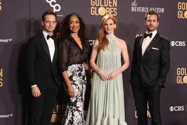 January 7, 2024, Beverly Hills, CA, USA: Patrick J. Adams, Gina Torres, Sarah Rafferty and Gabriel Macht pose in the press room during the 81st Annual Golden Globe Awards at The Beverly Hilton on January 07, 2024 in Beverly Hills, California. Beverly Hills USA - ZUMAs181 20240107_zea_s181_345 Copyright: xCraSHx