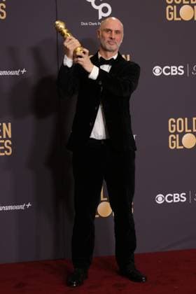 January 7, 2024, Beverly Hills, CA, USA: Jesse Armstrong, winner of the Best Television Series - Drama for Succession, poses in the press room during the 81st Annual Golden Globe Awards at The Beverly Hilton on January 07, 2024 in Beverly Hills, California. Beverly Hills USA - ZUMAs181 20240107_zea_s181_352 Copyright: xCraSHx