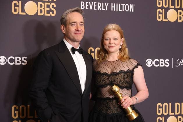 January 7, 2024, Beverly Hills, CA, USA: (L-R) Matthew Macfadyen and Sarah Snook winner of the Best Performance by an Actress in a Television Series, Drama award for Succession pose in the press room during the 81st Annual Golden Globe Awards at The Beverly Hilton on January 07, 2024 in Beverly Hills, California. Beverly Hills USA - ZUMAs181 20240107_zea_s181_361 Copyright: xCraSHx