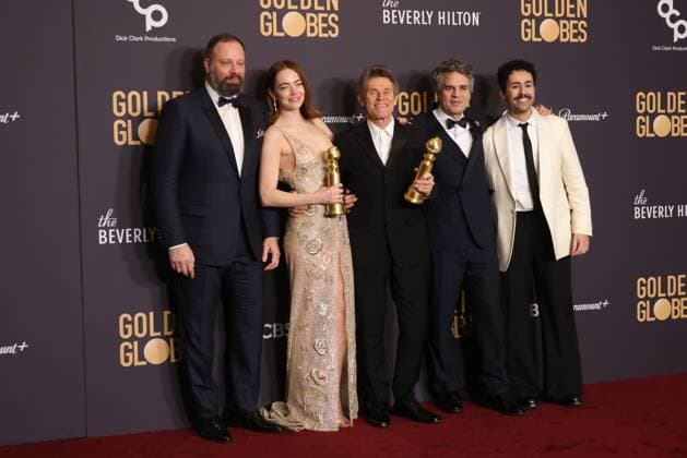 January 7, 2024, Beverly Hills, CA, USA: (L-R) Yorgos Lanthimos, Emma Stone, Willem Dafoe, Mark Ruffalo, and Ramy Youssef, winners of the Best Picture, Musical or Comedy award for Poor Things pose in the press room during the 81st Annual Golden Globe Awards at The Beverly Hilton on January 07, 2024 in Beverly Hills, California. Beverly Hills USA - ZUMAs181 20240107_zea_s181_432 Copyright: xCraSHx