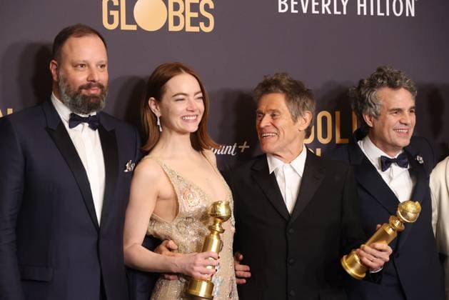 January 7, 2024, Beverly Hills, CA, USA: (L-R) Yorgos Lanthimos, Emma Stone, Willem Dafoe, Mark Ruffalo, and Ramy Youssef, winners of the Best Picture, Musical or Comedy award for Poor Things pose in the press room during the 81st Annual Golden Globe Awards at The Beverly Hilton on January 07, 2024 in Beverly Hills, California. Beverly Hills USA - ZUMAs181 20240107_zea_s181_436 Copyright: xCraSHx