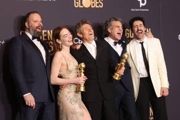 January 7, 2024, Beverly Hills, CA, USA: (L-R) Yorgos Lanthimos, Emma Stone, Willem Dafoe, Mark Ruffalo, and Ramy Youssef, winners of the Best Picture, Musical or Comedy award for Poor Things pose in the press room during the 81st Annual Golden Globe Awards at The Beverly Hilton on January 07, 2024 in Beverly Hills, California. Beverly Hills USA - ZUMAs181 20240107_zea_s181_437 Copyright: xCraSHx