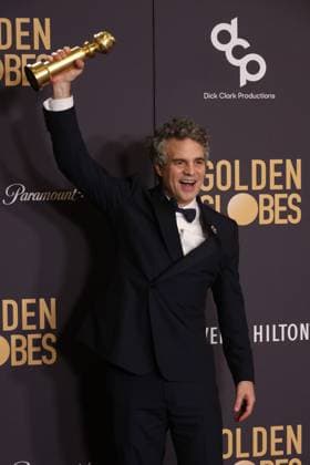 January 7, 2024, Beverly Hills, CA, USA: Mark Ruffalo, winner of the Best Motion Picture - Musical or Comedy award for Poor Things, poses in the press room during the 81st Annual Golden Globe Awards at The Beverly Hilton on January 07, 2024 in Beverly Hills, California. Beverly Hills USA - ZUMAs181 20240107_zea_s181_449 Copyright: xCraSHx