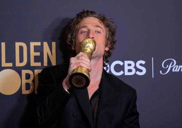 January 7, 2024, Beverly Hills, California, USA: Jeremy Allen White in the press room of the 81st Annual Golden Globe Awards on Sunday January 7, 2024 at The Beverly Hilton Hotel in Beverly Hills, California. ARIANA RUIZ PI Beverly Hills USA - ZUMAp124 20240107_zaa_p124_124 Copyright: xArianaxRuizx