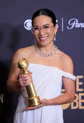 January 7, 2024, Beverly Hills, California, USA: Ali Wong in the press room of the 81st Annual Golden Globe Awards on Sunday January 7, 2024 at the The Beverly Hilton Hotel in Beverly Hills, California. ARIANA RUIZ PI Beverly Hills USA - ZUMAp124 20240107_zaa_p124_137 Copyright: xArianaxRuizx