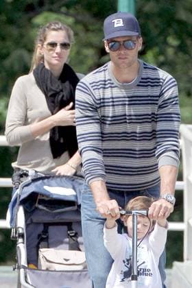 Tom Brady and Gisele Bundchen take their son Benjamin for a fun day at the local park in Boston 78908, BOSTON, MASSACHUSETTS - Friday June 1, 2012. Tom Brady and Gisele Bundchen take their son Benjamin for a fun day at the local park in Boston. Supermodel Gisele is widely rumored to be pregnant with her second child. , Credit:Jeff Steinberg Avalon USA, Boston  Copyright: xJeffxSteinbergx xAvalonx 0527639509