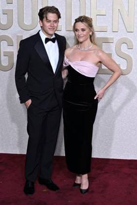 Reese Witherspoon with son Deacon Reese Phillippe at the 81 Golden Globe Awards at the Beverly Hilton Hotel Beverly Hills, 07 01 2024 Foto:xJ.xBlocx xFuturexImagex globes_2024_4266