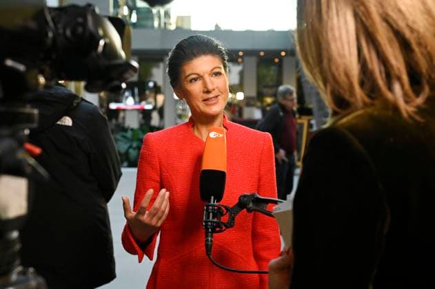Sahra Wagenknecht bei der Bundespressekonferenz zur Gründung der Partei Bündnis Sahra Wagenknecht - Vernunft und Gerechtigkeit und Vorschlag der Europa-Spitzenkandidaturen im Haus der Bundespressekonferenz. Berlin, 08.01.2024 *** Sahra Wagenknecht at the Federal Press Conference on the founding of the Sahra Wagenknecht Alliance for Reason and Justice party and proposal of the European top candidates at the House of the Federal Press Conference Berlin, 08 01 2024 Foto:xF.xKernx xFuturexImagex bsw_4188