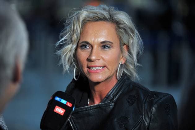 RTL - Dschungelcamp 2024. Annika Kärsten-Hoenig anläßlich der Abreise der Kandidaten der RTL - Sendung Ich bin ein Star - holt mich hier raus zum Dschungel-Camp 2024 in Australien am 08.01.2024 auf dem Flughafen Frankfurt Main. 20240108MWI115124 *** RTL Dschungelcamp 2024 Annika Kärsten Hoenig on the occasion of the departure of the candidates of the RTL program Ich bin ein Star holt mich hier raus to the Jungle Camp 2024 in Australia on 08 01 2024 at Frankfurt Main Airport 20240108MWI115124