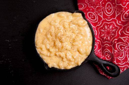 cast iron pan of macaroni and cheese, mac n cheese 1817216 RECORD DATE NOT STATED