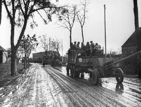 Berlin offensive op 3065836 03.03.1945 The WWII, 1939-1945. The Berlin offensive operation of the Soviet troops. A string of military vehicles heading to Berlin. RIA Novosti Sputnik Poland  Copyright: xRIAxNovostix