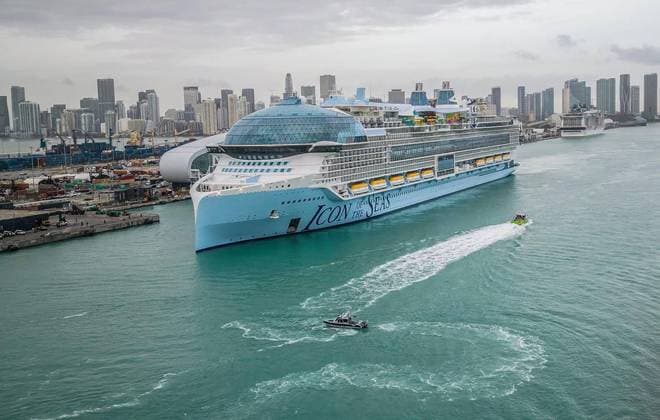 Bilder des Jahres 2024, News 01 Januar News Themen der Woche KW02 News Bilder des Tages January 10, 2024: Royal Caribbean s Icon of the Seas, the world s largest cruise ship heads to the dock early Wednesday morning during its first arrival into PortMiami on Jan. 10, 2024. - ZUMAm67_ 20240110_zaf_m67_023 Copyright: xPedroxPortalx