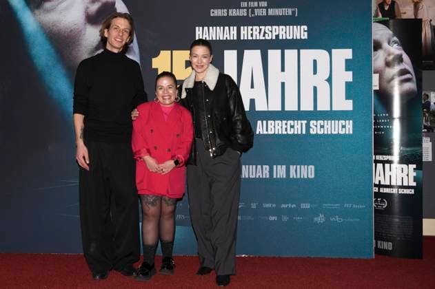 Entertainment Bilder des Tages Max Prosa, Ninia LaGrande Ninia Binias und Hannah Herzsprung bei der Vorpremiere des Kinofilms 15 Jahre im Kino am Raschplatz. Hannover, 10.01.2024 *** Max Prosa, Ninia LaGrande Ninia Binias and Hannah Herzsprung at the preview of the film 15 Years at the Raschplatz cinema in Hanover, 10 01 2024 Foto:xC.xNiehausx xFuturexImagex jahre_4109