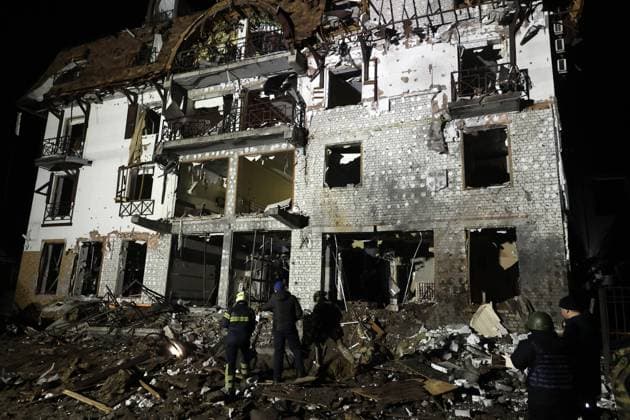 News Themen der Woche KW02 News Bilder des Tages KHARKIV, UKRAINE - JANUARY 11, 2024 - A three-storey hotel building damaged by a Russian missile attack, Kharkiv, north-eastern Ukraine. Russian army shells Kharkiv again  Copyright: xVyacheslavxMadiyevskyyx