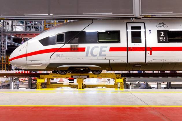 Eroeffnung neues Bahnwerk Cottbus DEU Deutschland Brandenburg Cottbus, 11.01.2024, Feierliche Einweihung des neuen Bahnwerks Cottbus - das neue ICE-Instandhaltungswerk in Cottbus (Neues Werk Cottbus) wird am 11. Januar 2024 durch den Bundeskanzler Olaf Scholz (SPD) in Betrieb genommen. Das Werk gilt als wichtiges Strukturwandelprojekt in der Lausitz. *** Opening of the new Cottbus railroad plant DEU Germany Brandenburg Cottbus, 11 01 2024, Ceremonial inauguration of the new Cottbus railroad plant The new ICE maintenance plant in Cottbus The new Cottbus plant will be put into operation on January 11, 2024 by Federal Chancellor Olaf Scholz SPD The plant is regarded as an important structural change project in Lusatia AF_Bahnwerk_Cottbus_89996.jpeg