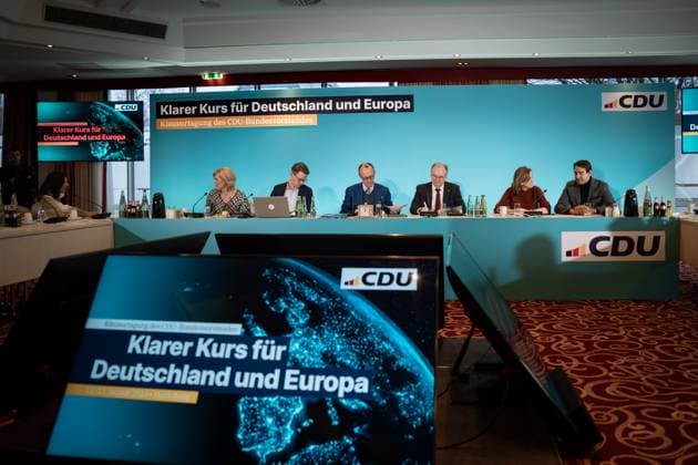 News Themen der Woche KW02 Klausurtagung des CDU-Bundesvorstandes Friedrich Merz Parteivorsitzender, Christlich Demokratische Union Deutschlands gemeinsam mit dem Bundesvorstand, Julia Kloeckner stellvertretende CDU-Bundesvorsitzende gemeinsam Dr. Carsten Linneman Generalsekretaer der CDU Deutschlands, Reiner Haseloff Ministerpraesident zu Beginn der Klausurtagung des CDU-Bundesvorstandes in Heidelberg, Heidelberg, 12.01.2024 Heidelberg Baden-Wuerttemberg Deutschland *** Closed meeting of the CDU Federal Executive Committee Friedrich Merz Party Chairman, Christian Democratic Union of Germany together with the Federal Executive Committee, Julia Kloeckner Deputy CDU Federal Chairwoman together Dr. Carsten Linneman Secretary General of the CDU Germany, Reiner Haselof
