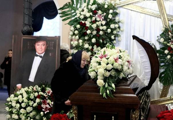 News Themen der Woche KW02 KYIV, UKRAINE - JANUARY 12, 2024 - People?s Artist of Ukraine Svitlana Bilonozhko is seen at the coffin during the funeral ceremony for her late husband, People?s Artist of Ukraine Vitalii Bilonozhko, at the National Philharmonic of Ukraine, Kyiv, capital of Ukraine. Farewell ceremony to People?s Artist of Ukraine Vitaliy Bilonozhko in Kyiv  Copyright: xVolodymyrxTarasovx