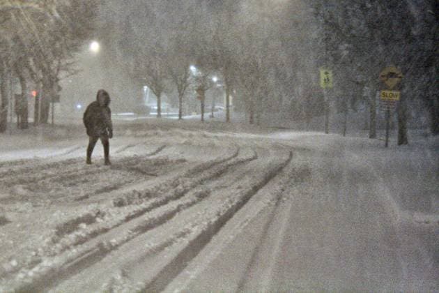 Massive Blizzard In Toronto, Canada A man is walking during a massive blizzard in Toronto, Ontario, Canada, on January 12, 2024. The storm is expected to drop between 15-25 centimeters of snow across the Greater Toronto Area over the next two days. Toronto Ontario Canada  Copyright: xCreativexTouchxImagingxLtdx originalFilename: friedman-massiveb240112_npWAv.jpg