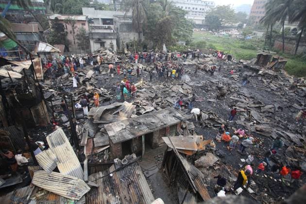 News Themen der Woche KW02 News Bilder des Tages Karwan Bazar Slum Fire Destroyed 300 Homes - Dhaka A woman and a child were killed and several others were injured, 300 homes destroyed in a fire at a slum in Dhaka s Karwan Bazar early, on January 13, 2024 in Dhaka, Bangladesh. Photo by Habibur Rahman ABACAPRESS.COM Dhaka Bangladesh  Copyright: xHabiburxRahman ABACAx