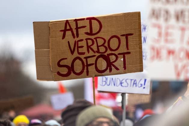 News Themen der Woche KW02 News Bilder des Tages Demo gegen Rechts vorm Brandenburger Tor in Berlin Berlin, Deutschland - 14. Januar 2024: Tausende Menschen demonstrieren vor dem Brandenburger Tor gegen Rechts und die AfD (Alternative für Deutschland). Berlin