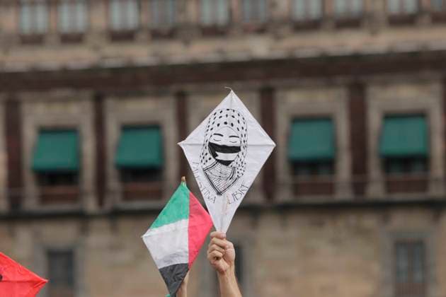January 14, 2024, Mexico City, Mexico City, Mexico: Papalote with the colours of Palestine in the Zocalo of Mexico City as part of the activities carried out worldwide in support of Palestine, due to the recent attacks they have received from the state of Israel. Mexico City Mexico - ZUMAs310 20240114_zip_s310_002 Copyright: xLuisxExSalgadox