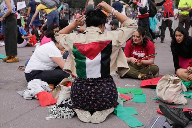 January 14, 2024, Mexico City, Mexico City, Mexico: Residents of Mexico City gathered in the city s Zocalo to carry out a kite making and flying activity as part of worldwide activities in support of Palestine. Mexico City Mexico - ZUMAs310 20240114_zip_s310_003 Copyright: xLuisxExSalgadox