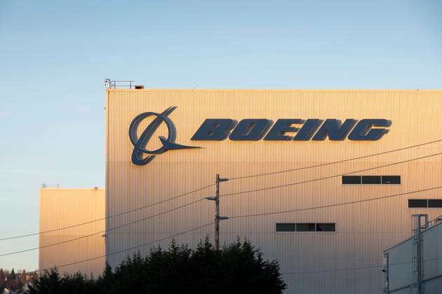 January 14, 2024, Renton, Washington, U.S: The sun rises over the Boeing Renton Factory, home of the 737 MAX program, in Renton, Washington on Sunday, January 14, 2024. The U.S. Federal Aviation Administration has announced increased oversight of Boeing production and manufacturing following an incident on a Boeing Model 737-9 MAX in which the aircraft lost a passenger door plug while in flight. Renton U.S - ZUMAg235 20240114_zap_g235_002 Copyright: xPaulxChristianxGordonx