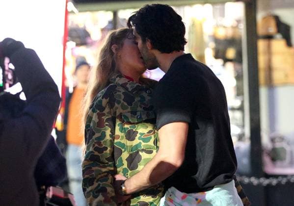 Blake Lively and Justin Baldoni spotted filming a kissing scene at the It Ends With Us set in New Jersey Where: New Jersey, United States When: 15 Jan 2024 Credit: Jose Perez INSTARimages EDITORIAL USE ONLY. NOT FOR USE BY NEWSPAPERS BASED IN THE UK. Copyright: xx 53366311