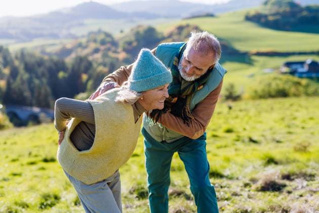 Senior woman with having pain in back during autumn walk, her husband taking care of her. Senior woman with having pain in the back during autumn walk, her husband taking care of her. model released Copyright: xx HHH AUTUMN SENIOR NATURE WALK 2022 HHH 322