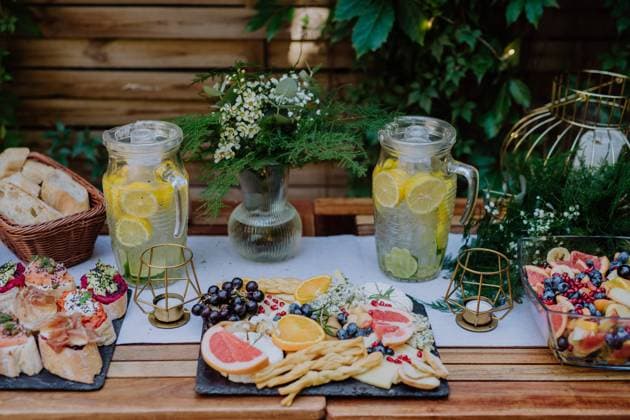 Close-up of dessert buffet at small wedding reception outside in the backyard. Close-up of a dessert buffet at small wedding reception outside in the backyard. model released Copyright: xx HHH BACKYARD WEDDING 2022 HHH 197