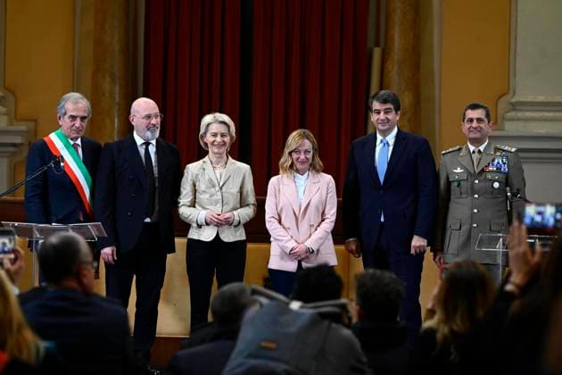 Bilder des Jahres 2024, News 01 Januar News Themen der Woche KW03 News Bilder des Tages Foto IPP Albano Venturini, Forli 17 01 2024, politica, la premier Giorgia Meloni e la presidente della Commissione Europea Ursula von der Leyen insieme per parlare di Pnrr e alluvione. Nella foto da sinistra Gian Luca Zattini sindaco di Forli, Stefano Bonaccini presidente della Regione Emilia-Romagna, Ursula von der Leyen presidente della Commissione Europea, Giorgia Meloni (Presidente del Consiglio dei Ministri) Raffaele Fitto ministro per gli affari europei, le politiche di coesione e il PNRR e Francesco Paolo Figliuolo generale delle forze armate italiane -Italy Photo Press World Copyright- *** Photo IPP Albano Venturini, Forli 17 01 2024, politics, Prime Minister Giorgia Meloni and European Commission President Ursula von der Leyen 