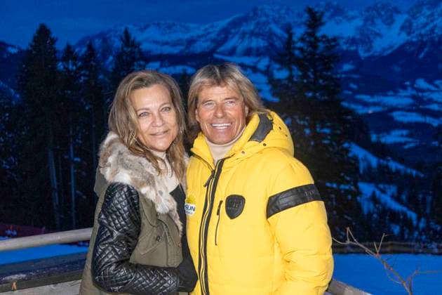 Bilder des Jahres 2024, Entertainment 01 Januar Entertainment Themen der Woche KW03 Entertainment Bilder des Tages 17.01.2024, Kitzbühel, AUT, Unterwegs in Tirol, Präsentation CD Hansi Hinterseer, im Bild Hansi Hinterseer, Seidl Alm, Romana Hinterseer, *** 17 01 2024, Kitzbühel, AUT, Unterwegs in Tirol, Presentation CD Hansi Hinterseer, in the picture Hansi Hinterseer, Seidl Alm, Romana Hinterseer,
