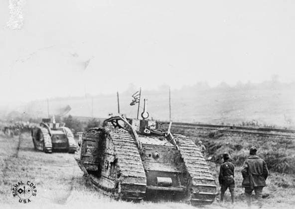 RECORD DATE NOT STATED The American Army in France during the First World War 301st Tank Battalion. American heavies going into action at Souplet on the morning of 17 October 1918. Note Old Glory flying from the tank. St Souplet, Nord. Copyright: xpiemagsx piemagwarw13102023-198 !ACHTUNG AUFNAHMEDATUM GESCHÄTZT!