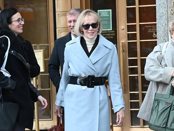 Entertainment Themen der Woche KW03 Entertainment Bilder des Tages News Bilder des Tages Writer and former Elle columnist E. Jean Carroll exits Manhattan federal court on Wednesday, January 17, 2024 in New York. The defamation trial against former President Donald Trump entered the second day with Trump in attendance for the second time.  NYP20240117103 LouisxLanzano