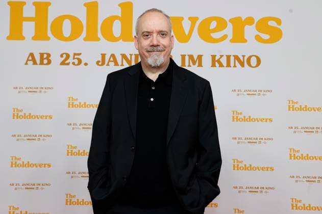 Entertainment Themen der Woche KW03 Entertainment Bilder des Tages Paul Giamatti beim Photocall zum Kinofilm The Holdovers im Hotel Bayerischer Hof. München, 18.01.2024 *** Paul Giamatti at the photocall for the movie The Holdovers at the Hotel Bayerischer Hof Munich, 18 01 2024 Foto:xK.xKriegerx xFuturexImagex giamatti_4121