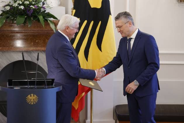 Frank Walter Steinmeier, Federal President , Prof Dr Dr h c mult Lothar H Wieler, Germany, Berlin, Bellevue Palace, Speech by BPr Steinmeier at the awarding of the Cross of Merit 1st Class of the Order of Merit of the Federal Republic of Germany to Klaus Cichutek and Lothar H Wieler