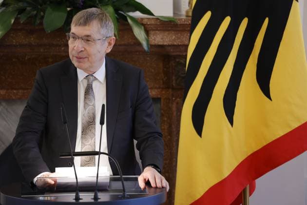 Prof Dr Klaus Cichutek , Germany, Berlin, Bellevue Palace, Speech by BPr Steinmeier at the awarding of the Cross of Merit 1st Class of the Order of Merit of the Federal Republic of Germany to Klaus Cichutek and Lothar H Wieler