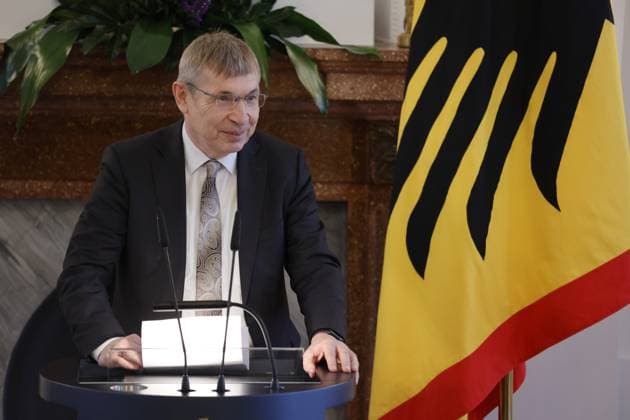 Prof Dr Klaus Cichutek , Germany, Berlin, Bellevue Palace, Speech by BPr Steinmeier at the awarding of the Cross of Merit 1st Class of the Order of Merit of the Federal Republic of Germany to Klaus Cichutek and Lothar H Wieler