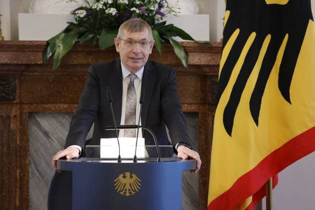 Prof Dr Klaus Cichutek , Germany, Berlin, Bellevue Palace, Speech by BPr Steinmeier at the awarding of the Cross of Merit 1st Class of the Order of Merit of the Federal Republic of Germany to Klaus Cichutek and Lothar H Wieler
