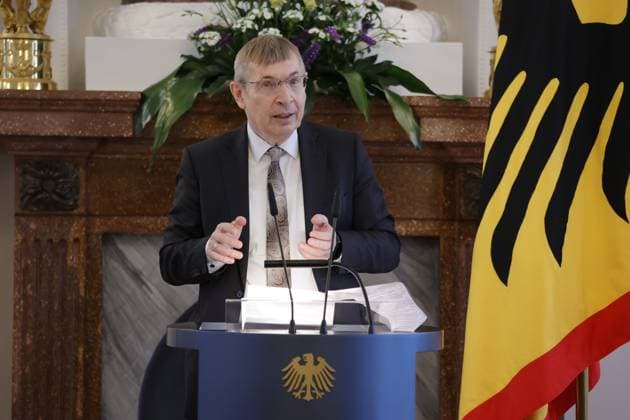 Prof Dr Klaus Cichutek , Germany, Berlin, Bellevue Palace, Speech by BPr Steinmeier at the awarding of the Cross of Merit 1st Class of the Order of Merit of the Federal Republic of Germany to Klaus Cichutek and Lothar H Wieler