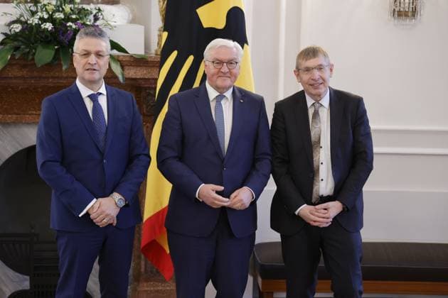 Prof Dr Dr h c mult Lothar H Wieler, Frank Walter Steinmeier, Federal President , Prof Dr Klaus Cichutek , Germany, Berlin, Bellevue Palace, Speech by BPr Steinmeier at the awarding of the Cross of Merit 1st Class of the Order of Merit of the Federal Republic of Germany to Klaus Cichutek and Lothar H Wieler
