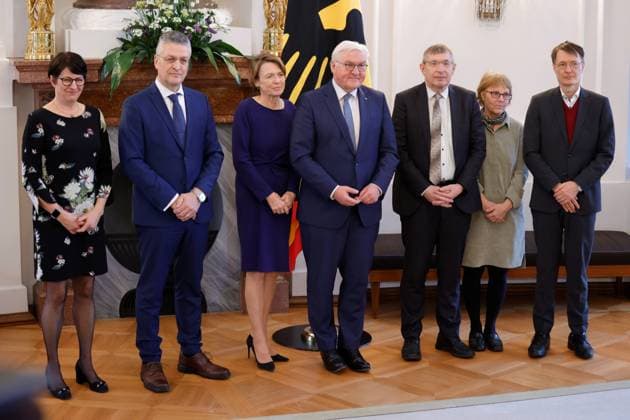 Prof Dr Dr h c mult Lothar H Wieler, Frank Walter Steinmeier, Federal President , Prof Dr Klaus Cichutek , Prof Dr Karl Lauterbach, Federal Minister of Health, Germany, Berlin, Bellevue Palace, Speech by BPr Steinmeier at the awarding of the Cross of Merit 1st Class of the Order of Merit of the Federal Republic of Germany to Klaus Cichutek and Lothar H Wieler