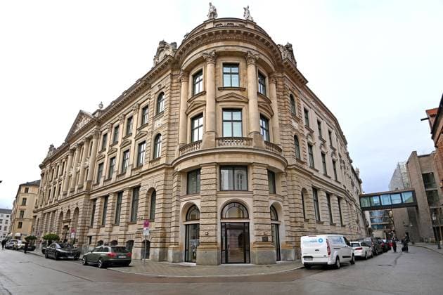 Rosewood Munich Luxury Hotel in the restored building of the former Bayerische Staatsbank in Kardinal Faulhaber Strasse in Munich SVEN SIMON Fotoagentur GmbH Co Pressefoto KG Prinzess Luise Str 41 45479 M u e l h e i m R u h r Tel 0208 9413250 Fax 0208 9413260 GLS Bank BLZ 430 609 67 Kto 4030 025 100 IBAN DE75 4306 0967 4030 0251 00