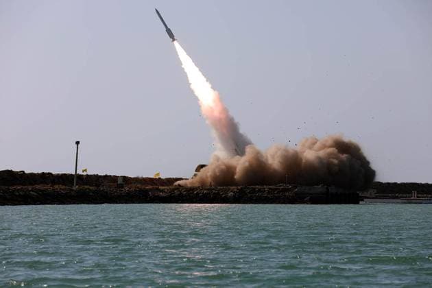 Iran, Militärübung am Persischen Golf January 19, 2024, Undisclosed, Persian Gulf, Iran: A missile being launched during a military drill at an undisclosed location in the Persian Gulf, southern Iran. Undisclosed Iran - ZUMAi98_ 20240119_zih_i98_007 Copyright: xIranianxArmyxOfficex