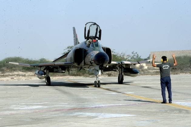 Iran, Militärübung am Persischen Golf January 19, 2024, Undisclosed, Persian Gulf, Iran: A warplane during a military drill at an undisclosed location in the Persian Gulf, southern Iran. Undisclosed Iran - ZUMAi98_ 20240119_zih_i98_013 Copyright: xIranianxArmyxOfficex