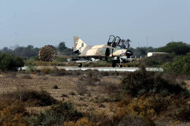 Iran, Militärübung am Persischen Golf January 19, 2024, Undisclosed, Persian Gulf, Iran: A warplane during a military drill at an undisclosed location in the Persian Gulf, southern Iran. Undisclosed Iran - ZUMAi98_ 20240119_zih_i98_015 Copyright: xIranianxArmyxOfficex