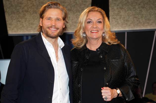 Entertainment Themen der Woche KW03 Entertainment Bilder des Tages Sebastian Ströbel und Bettina Tietjen bei der Aufzeichnung der NDR Talk Show im NDR Fernsehstudio Lokstedt. Hamburg, 19.01.2024 *** Sebastian Ströbel and Bettina Tietjen at the recording of the NDR Talk Show in the NDR television studio Lokstedt Hamburg, 19 01 2024 Foto:xH.xHartmannx xFuturexImagex ndr_talk1901_4134