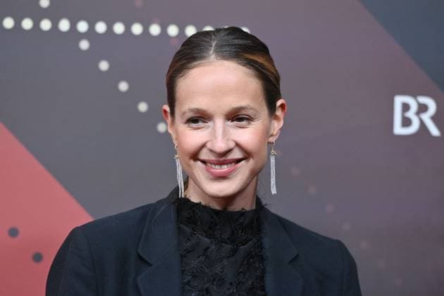 Lisa Bitter actress, single picture, cropped single motif, portrait, portrait red carpet, red carpet,Bavarian Film Award 2023 on 19 09 2024 at the Prinzregententheater in Munich r